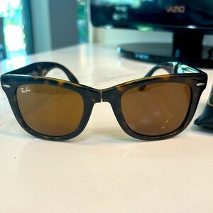 Rayna Wayfarer Folding Sunglasses